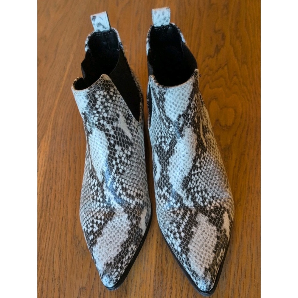 Blondo Womens  Waterproof 7.5M Snakeskin Print‎ Booties GUC